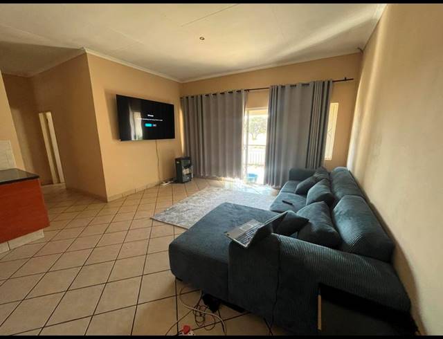 3 BEDROOM APARTMENT FOR SALE IN COUNTRY VIEW